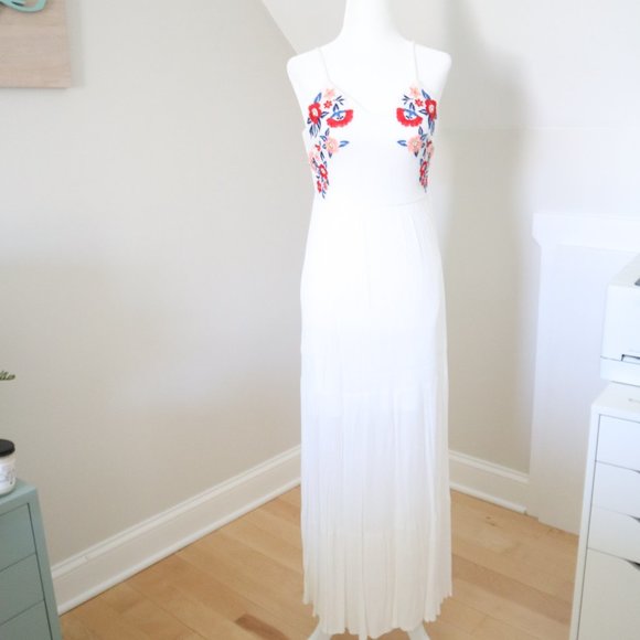 Xhiliration Target White Floral Embroidered Maxi Dress - Picture 2 of 3